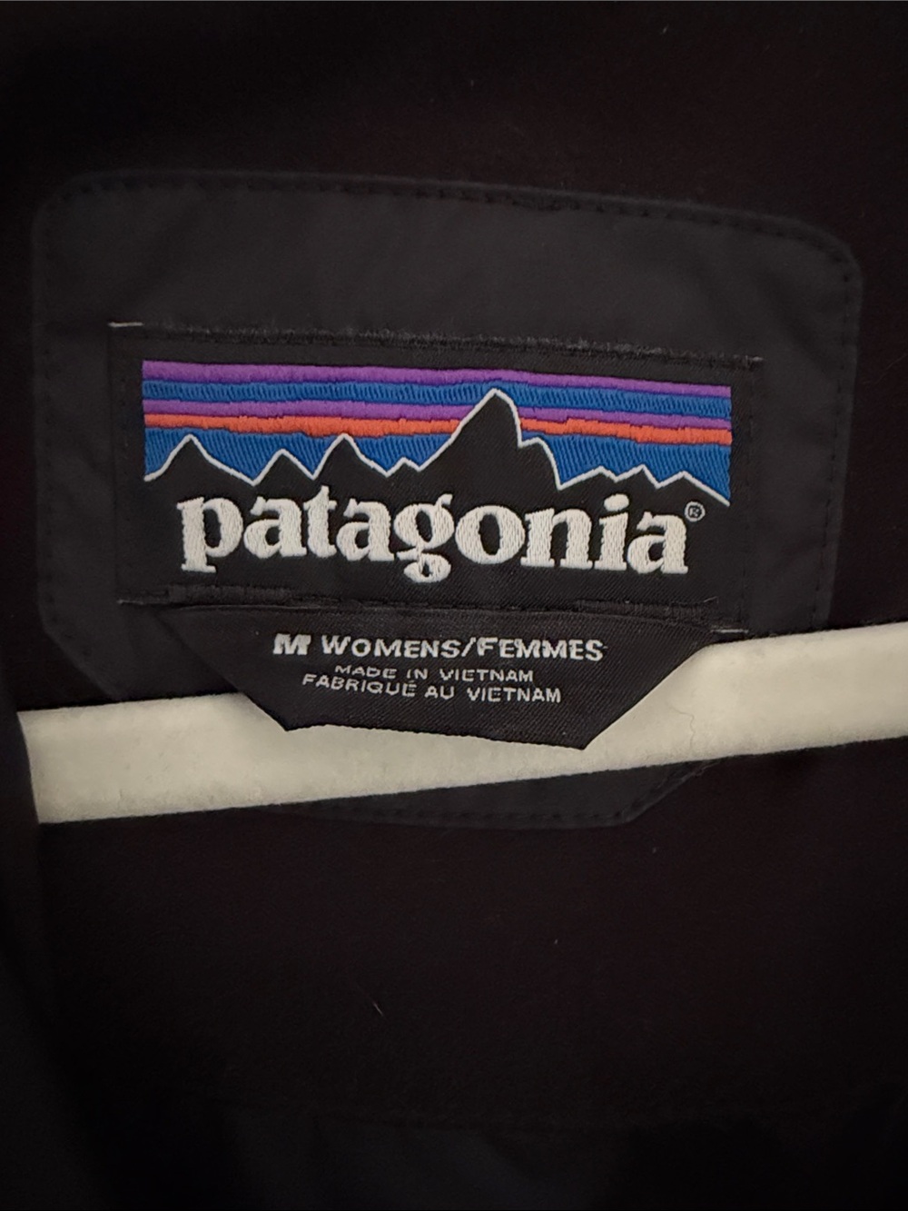 Patagonia Women’s Black Hooded Insulated Puffer Jacket - Picture 2 of 6